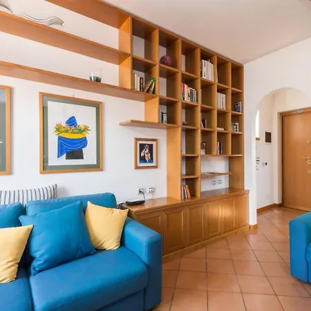 Trevi Luxury With Terrace Daire *